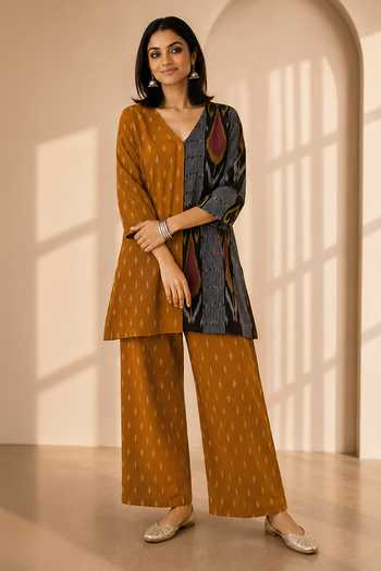 Vaaya Auro Handwoven Ikat Kurta & Pant Set 