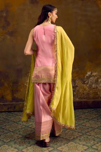 Muskann Kapadiaa Komal Lace Embellished Kurta Set 