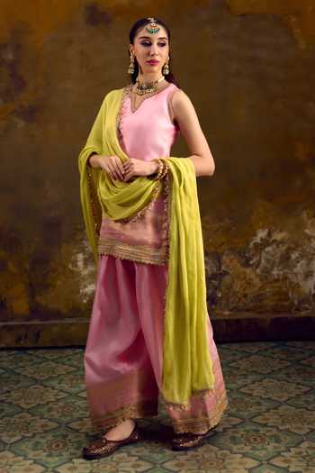 Shop_Muskann Kapadiaa_Pink Chiffon, Chanderi Silk V-neck, Yes Komal Lace Embellished Kurta Set _Online_at_Aza_Fashions