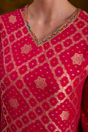 Shop Muskann Kapadiaa Pink V-neck Jhilmil Bandhani Woven Kaftan Online at Aza Fashions Shop_Muskann Kapadiaa_Pink V-neck Jhilmil Bandhani Woven Kaftan _Online_at_Aza_Fashions