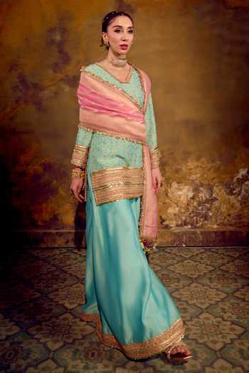 Buy_Muskann Kapadiaa_Blue Chanderi Silk V-neck, Yes Bandhani Pattern Kurta Set _Online_at_Aza_Fashions