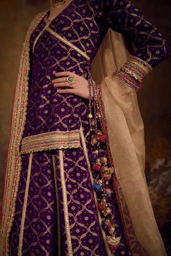 Buy_Muskann Kapadiaa_Purple Iravati Banarasi Bandhani Woven Lehenga Set _Online_at_Aza_Fashions