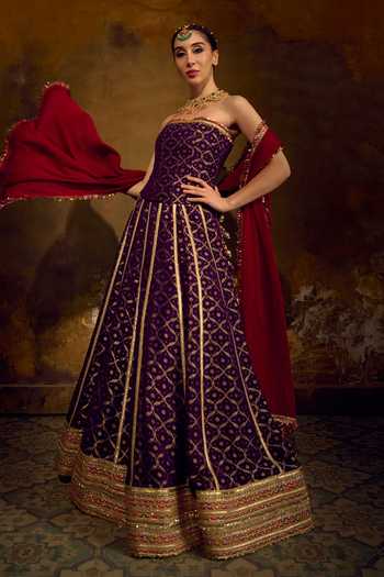 Muskann Kapadiaa_Purple Lace, Tassels Bandeau Neck Nishtha Banarasi Bandhani Lehenga Set _Online_at_Aza_Fashions