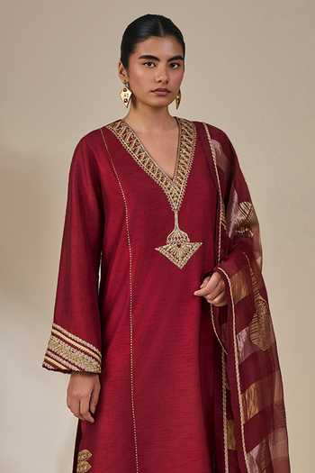 Masaba Maroon Viscose, Silk, Tissue V-neck Malabar Canopy Embroidered Kurta Set Online at Aza Fashions Masaba_Maroon Viscose, Silk, Tissue V-neck Malabar Canopy Embroidered Kurta Set _Online_at_Aza_Fashions