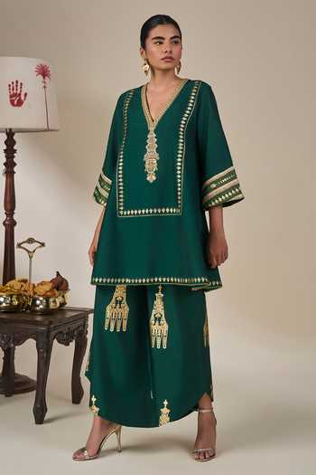Buy Masaba Green Viscose V-neck, Yes Kathakali Muse Kurta And Pant Set Online at Aza Fashions Buy_Masaba_Green Viscose V-neck, Yes Kathakali Muse Kurta And Pant Set _Online_at_Aza_Fashions