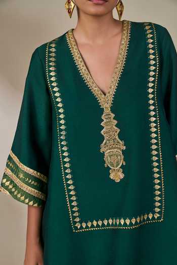 Buy Masaba Green Viscose V-neck, Yes Kathakali Muse Kurta And Pant Set Buy_Masaba_Green Viscose V-neck, Yes Kathakali Muse Kurta And Pant Set