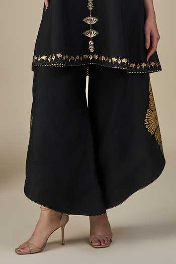 Masaba Black Viscose V-neck, Yes Pinnacle Arch Kurta And Pant Set Online at Aza Fashions Masaba_Black Viscose V-neck, Yes Pinnacle Arch Kurta And Pant Set _Online_at_Aza_Fashions