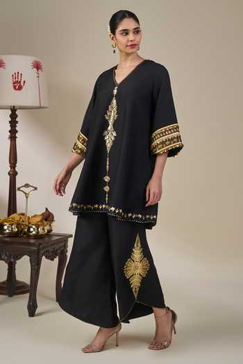 Shop Masaba Black Viscose V-neck, Yes Pinnacle Arch Kurta And Pant Set Online at Aza Fashions Shop_Masaba_Black Viscose V-neck, Yes Pinnacle Arch Kurta And Pant Set _Online_at_Aza_Fashions