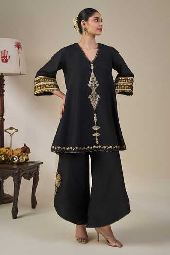 Masaba Black Viscose V-neck, Yes Pinnacle Arch Kurta And Pant Set at Aza Fashions Masaba_Black Viscose V-neck, Yes Pinnacle Arch Kurta And Pant Set _at_Aza_Fashions