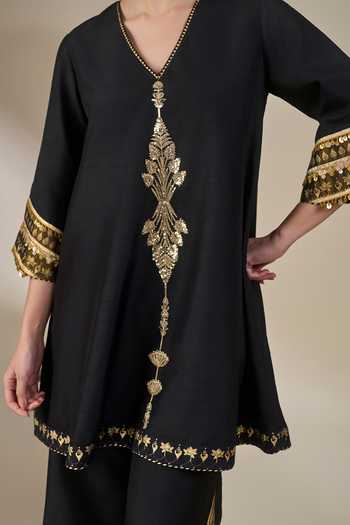 Shop Masaba Black Viscose V-neck, Yes Pinnacle Arch Kurta And Pant Set Shop_Masaba_Black Viscose V-neck, Yes Pinnacle Arch Kurta And Pant Set