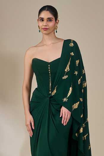 Masaba Green Crepe, Viscose Sequins, Tassels Kochi Conch Pre-draped Saree Set Online at Aza Fashions Masaba_Green Crepe, Viscose Sequins, Tassels Kochi Conch Pre-draped Saree Set _Online_at_Aza_Fashions
