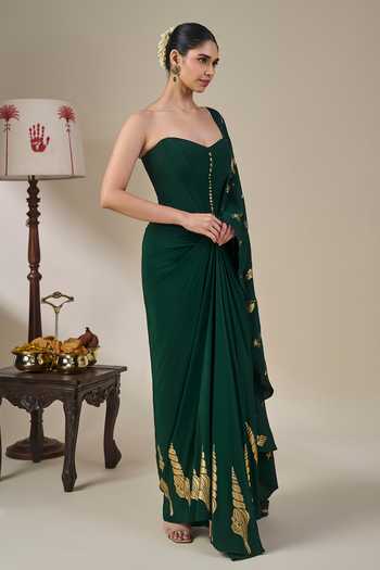 Shop Masaba Green Crepe, Viscose Sequins, Tassels Kochi Conch Pre-draped Saree Set Online at Aza Fashions Shop_Masaba_Green Crepe, Viscose Sequins, Tassels Kochi Conch Pre-draped Saree Set _Online_at_Aza_Fashions
