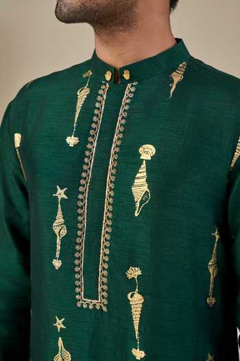 Shop Masaba Green Viscose Kochi Conch Kurta Set Shop_Masaba_Green Viscose Kochi Conch Kurta Set