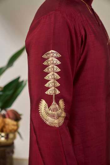 Buy Masaba Maroon Viscose Foil Printing Celestial Moonfall Bundi Set Buy_Masaba_Maroon Viscose Foil Printing Celestial Moonfall Bundi Set