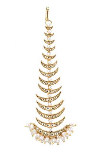 Raabta By Rahul Chaand Shaped Maangtikka