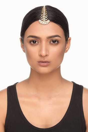 Raabta By Rahul_White Chaand Shaped Maangtikka _Online_at_Aza_Fashions