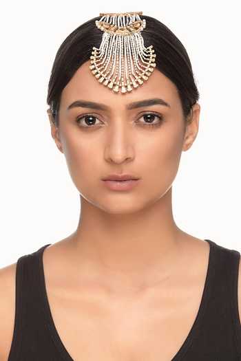 Raabta By Rahul Sanai Pearl String Maangtikka