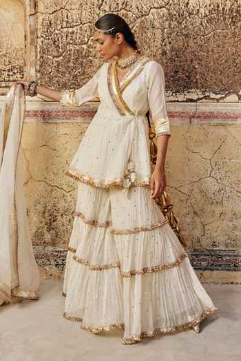 Preevin Ivory Organza, Chanderi Silk V-neck, Yes Embroidered Peplum Kurta Set Online at Aza Fashions Preevin_Ivory Organza, Chanderi Silk V-neck, Yes Embroidered Peplum Kurta Set _Online_at_Aza_Fashions