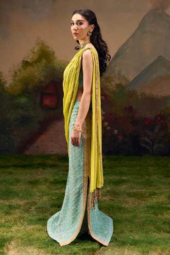 Muskann Kapadiaa Blue Chiffon V-neck Tarang Woven Pre-draped Saree With Blouse Online at Aza Fashions Muskann Kapadiaa_Blue Chiffon V-neck Tarang Woven Pre-draped Saree With Blouse _Online_at_Aza_Fashions