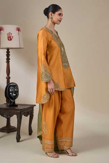 Buy Masaba Orange Silk, Organza V-neck, Yes Dil Dhoop Chaav Embroidered Kurta Set Online at Aza Fashions Buy_Masaba_Orange Silk, Organza V-neck, Yes Dil Dhoop Chaav Embroidered Kurta Set _Online_at_Aza_Fashions