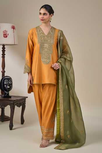 Shop Masaba Orange Silk, Organza V-neck, Yes Dil Dhoop Chaav Embroidered Kurta Set Online at Aza Fashions Shop_Masaba_Orange Silk, Organza V-neck, Yes Dil Dhoop Chaav Embroidered Kurta Set _Online_at_Aza_Fashions