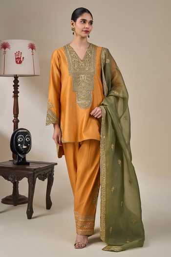 Masaba Orange Silk, Organza V-neck, Yes Dil Dhoop Chaav Embroidered Kurta Set at Aza Fashions Masaba_Orange Silk, Organza V-neck, Yes Dil Dhoop Chaav Embroidered Kurta Set _at_Aza_Fashions