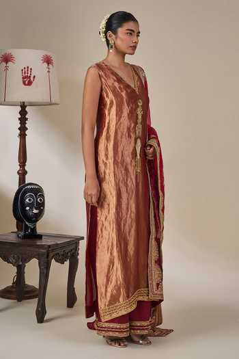 Masaba Maroon Organza, Silk, Tissue V-neck Khwaab Ki Kahaani Embroidered Kurta Set Online at Aza Fashions Masaba_Maroon Organza, Silk, Tissue V-neck Khwaab Ki Kahaani Embroidered Kurta Set _Online_at_Aza_Fashions