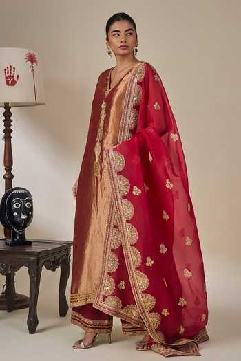 Shop Masaba Maroon Organza, Silk, Tissue V-neck Khwaab Ki Kahaani Embroidered Kurta Set Online at Aza Fashions Shop_Masaba_Maroon Organza, Silk, Tissue V-neck Khwaab Ki Kahaani Embroidered Kurta Set _Online_at_Aza_Fashions