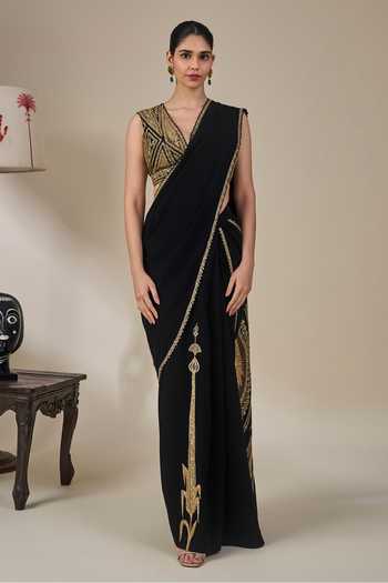 Shop Masaba Black Crepe V-neck Sitara Sharbat Pre-stitched Saree With Blouse Shop_Masaba_Black Crepe V-neck Sitara Sharbat Pre-stitched Saree With Blouse