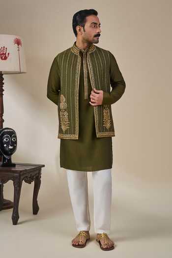 Shop Masaba Green Silk, Viscose Embroidery, Zari Jashn Jigar Bundi Kurta Set Shop_Masaba_Green Silk, Viscose Embroidery, Zari Jashn Jigar Bundi Kurta Set