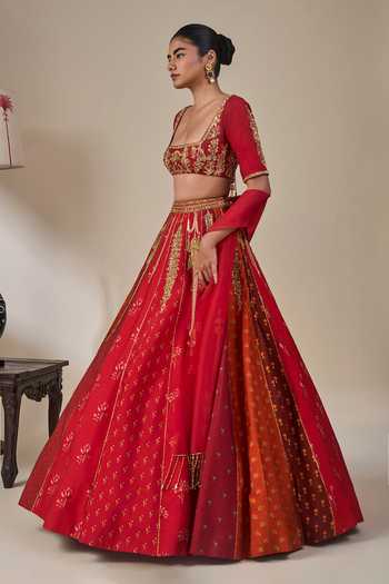 Masaba Red Silk, Net, Organza Square Neck Rango Sa Jahan Embroidered Lehenga Set Online at Aza Fashions Masaba_Red Silk, Net, Organza Square Neck Rango Sa Jahan Embroidered Lehenga Set _Online_at_Aza_Fashions