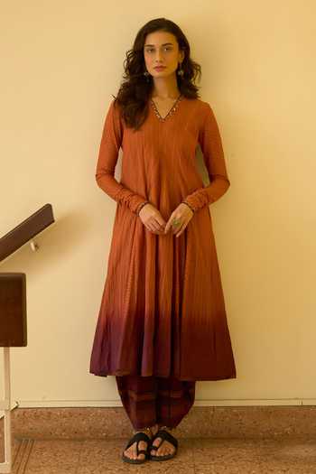 Swatti Kapoor Maroon Cotton, Chanderi V-neck Rekha Ombre Anarkali Set With Usha Gilet Online at Aza Fashions Swatti Kapoor_Maroon Cotton, Chanderi V-neck Rekha Ombre Anarkali Set With Usha Gilet _Online_at_Aza_Fashions