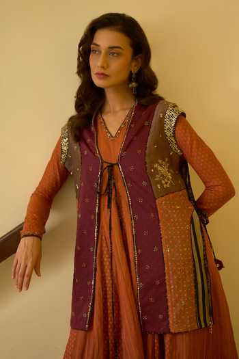 Buy Swatti Kapoor Maroon Cotton, Chanderi V-neck Rekha Ombre Anarkali Set With Usha Gilet Buy_Swatti Kapoor_Maroon Cotton, Chanderi V-neck Rekha Ombre Anarkali Set With Usha Gilet