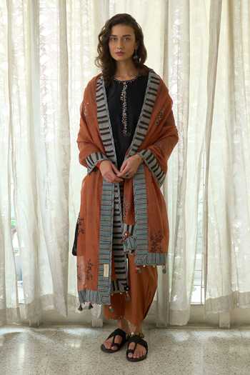 Swatti Kapoor Sira Hand Block Print Kurta Set