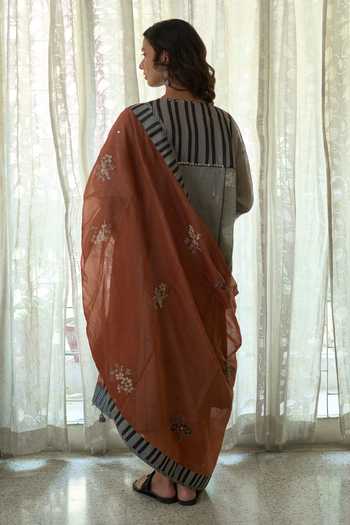 Swatti Kapoor Saroj Handwoven Kurta Pant Set