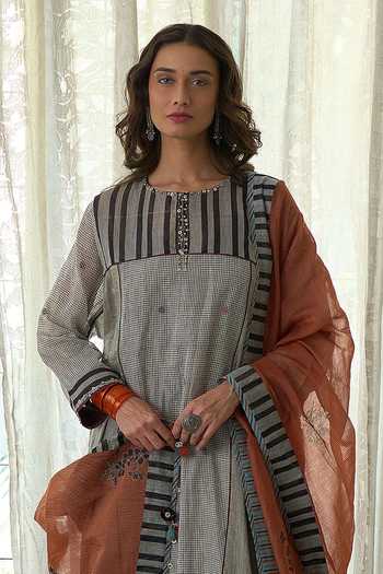 Buy_Swatti Kapoor_Black Silk, Cotton, Chanderi Round Neck, Yes Saroj Handwoven Kurta Pant Set _Online_at_Aza_Fashions