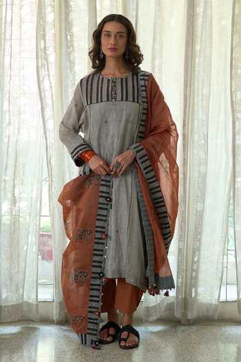 Swatti Kapoor Saroj Handwoven Kurta Pant Set