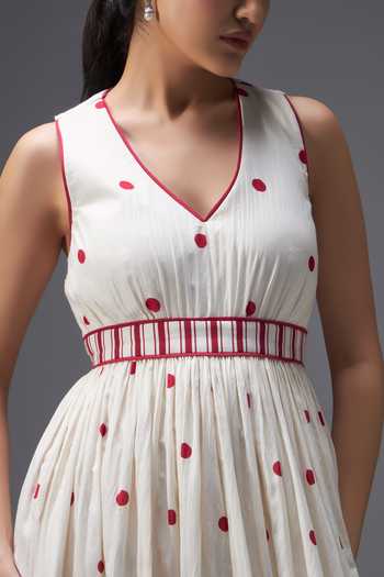 Shop Aaroh By Dolly White Pure Cotton V-neck Hand Block Print Dress Online at Aza Fashions Shop_Aaroh By Dolly_White Pure Cotton V-neck Hand Block Print Dress _Online_at_Aza_Fashions