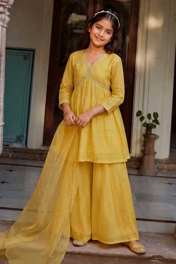 Charu Makkar Yoke Gathered Kurta Set