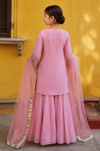 Charu Makkar Embroidered Kurta Set