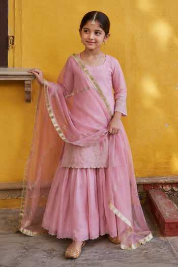 Charu Makkar Embroidered Kurta Set