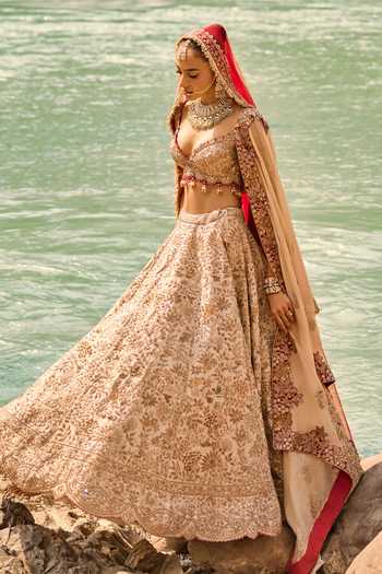 Nitika Gujral Gold Organza, Satin, Tissue Sweetheart Neck Imperial Bridal Lehenga Set Online at Aza Fashions Nitika Gujral_Gold Organza, Satin, Tissue Sweetheart Neck Imperial Bridal Lehenga Set _Online_at_Aza_Fashions