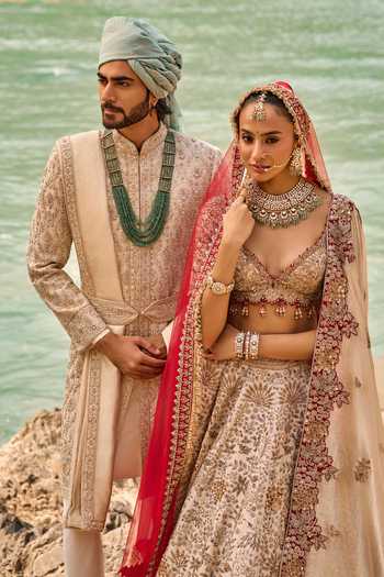 Shop Nitika Gujral Gold Organza, Satin, Tissue Sweetheart Neck Imperial Bridal Lehenga Set Online at Aza Fashions Shop_Nitika Gujral_Gold Organza, Satin, Tissue Sweetheart Neck Imperial Bridal Lehenga Set _Online_at_Aza_Fashions
