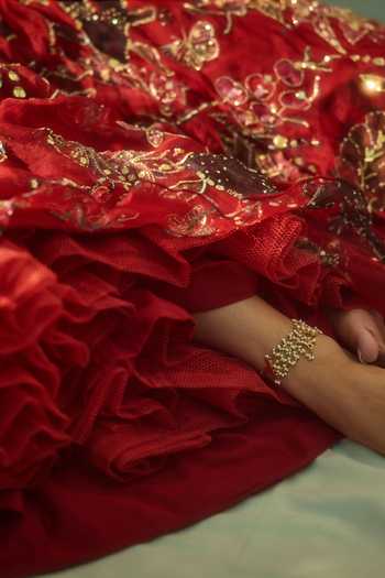 Mahima Mahajan Red , Organza, Velvet Sweetheart Lubna Embroidered Bridal Lehenga Set Online at Aza Fashions Mahima Mahajan_Red , Organza, Velvet Sweetheart Lubna Embroidered Bridal Lehenga Set _Online_at_Aza_Fashions