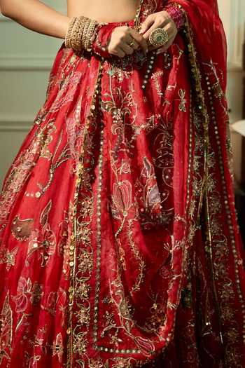 Shop Mahima Mahajan Red , Organza, Velvet Sweetheart Lubna Embroidered Bridal Lehenga Set Shop_Mahima Mahajan_Red , Organza, Velvet Sweetheart Lubna Embroidered Bridal Lehenga Set