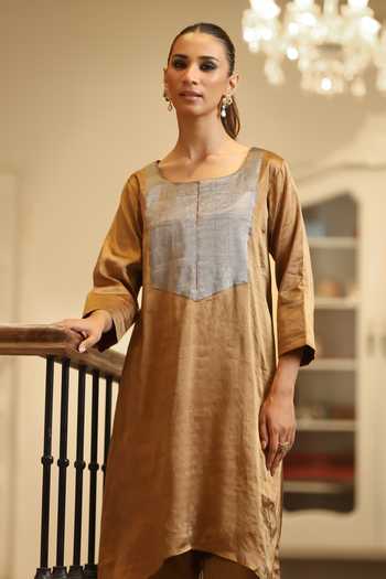 Buy_Weaver Story_Gold Tissue Round Neck, Yes Handloom Kurta With Pant _Online_at_Aza_Fashions