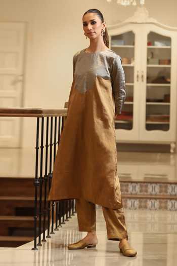 Buy_Weaver Story_Gold Tissue Round Neck Handloom Kurta And Pant Set _Online_at_Aza_Fashions