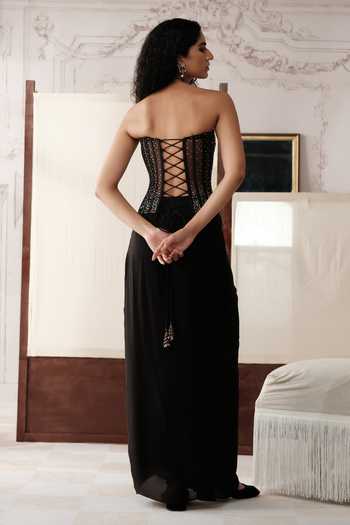 Basanti Kapde aur Koffee The Sculpted Noir Pre-Draped Saree With Embroidered Corset 