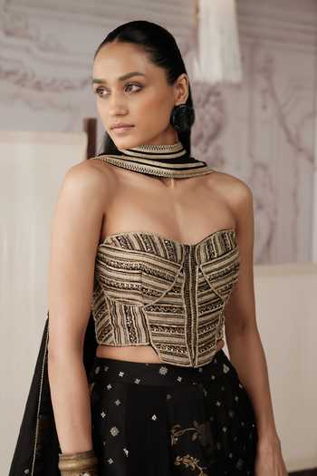 Buy_Basanti Kapde aur Koffee_Black Silk, Georgette Sweetheart Neck Midnight Alchemy Floral Motif Lehenga Set 