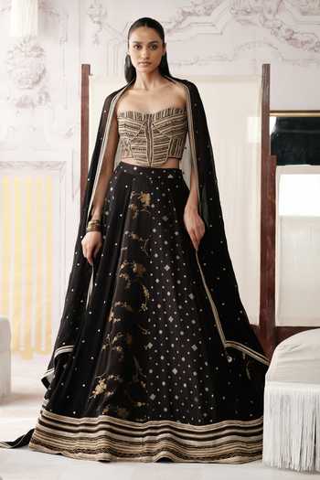 Basanti Kapde aur Koffee Midnight Alchemy Floral Motif Lehenga Set 